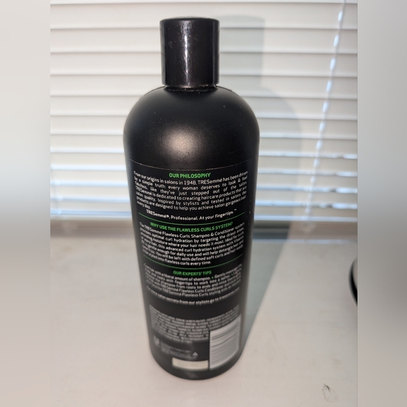 TRESemmé Flawless Curls Shampoo 28oz - Picture 2 of 6